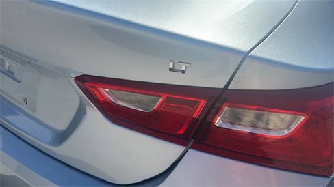 Used 2017 Chevrolet Malibu LT image 10