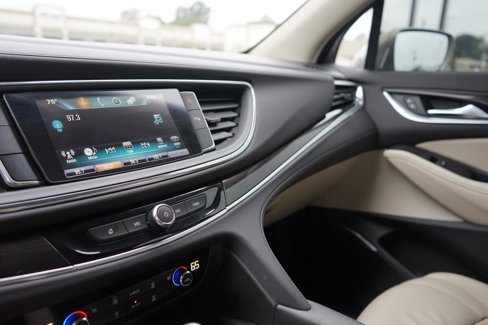 Used 2018 Buick Enclave Essence image 18