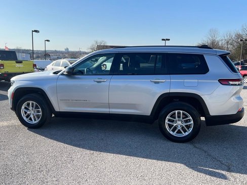 Used 2023 Jeep Grand Cherokee L Laredo image 8