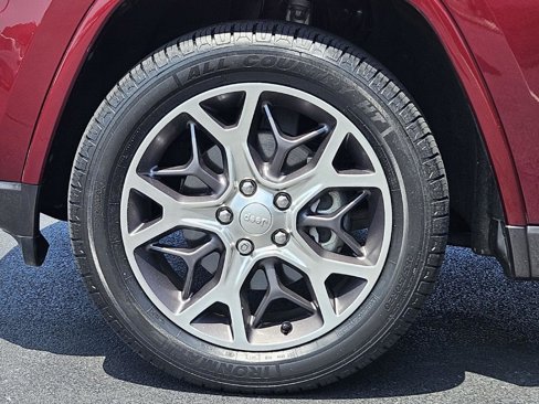 Used 2018 Jeep Grand Cherokee Limited image 29