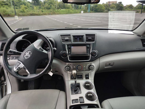 Used 2013 Toyota Highlander SE image 10