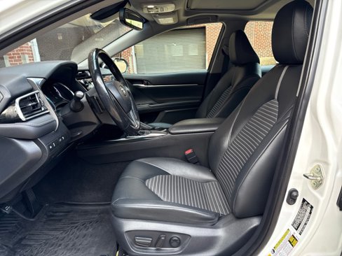 Used 2018 Toyota Camry SE w/ Moonroof Package image 14