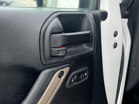 Used 2017 Jeep Wrangler 75th Anniversary image 16