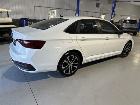 Used 2024 Volkswagen Jetta Sport image 7
