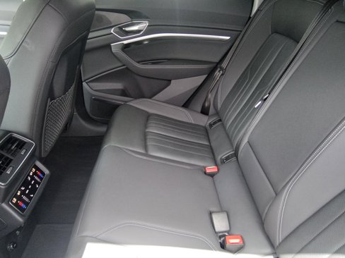 Certified 2022 Audi e-tron Premium Plus w/ Premium Plus Package image 21
