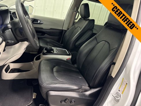 Certified 2022 Chrysler Pacifica Touring-L image 11
