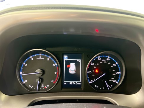 Used 2018 Toyota RAV4 LE image 23