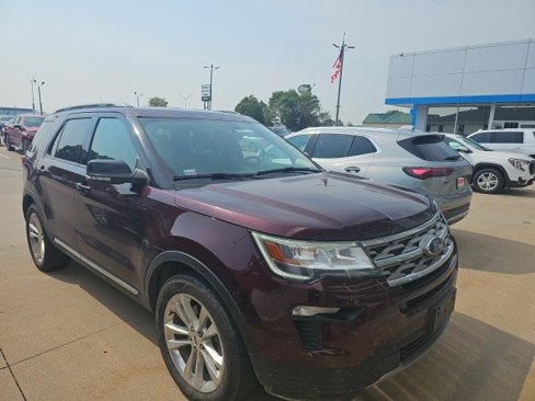 Used 2018 Ford Explorer XLT w/ Equipment Group 202A image 2