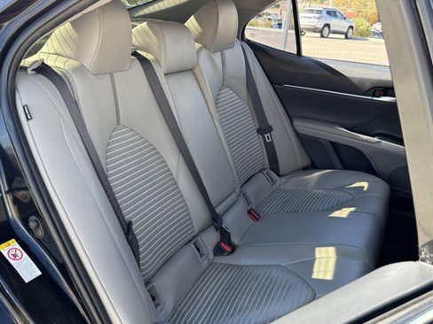 Used 2018 Toyota Camry SE image 29