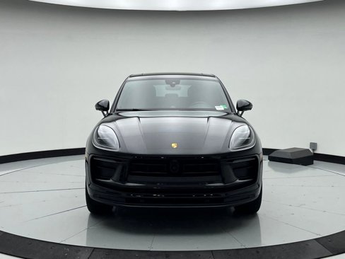 Certified 2024 Porsche Macan image 6