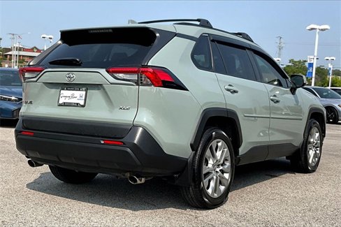 Used 2021 Toyota RAV4 XLE Premium image 2