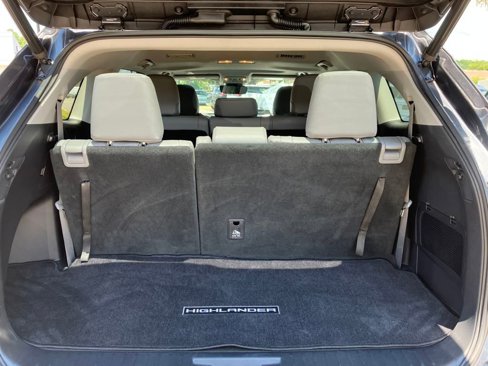 Used 2020 Toyota Highlander XLE image 33
