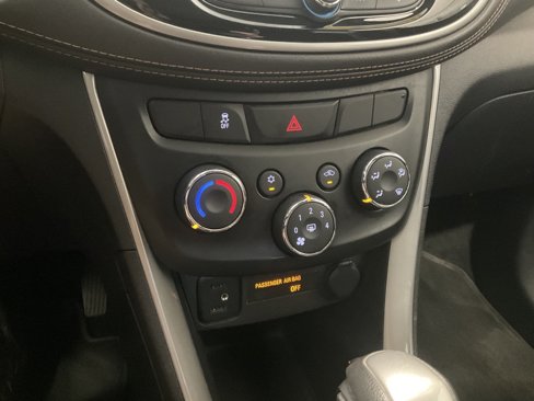 Used 2019 Chevrolet Trax LT w/ LT Convenience Package image 19