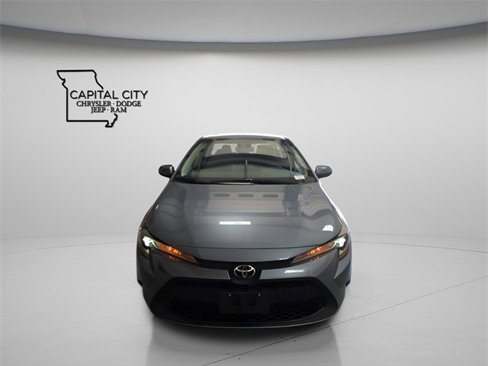 Used 2022 Toyota Corolla LE image 2