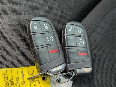 Used 2016 Jeep Renegade Latitude image 16