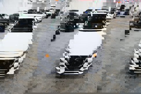 Used 2023 Nissan Sentra SV image 3