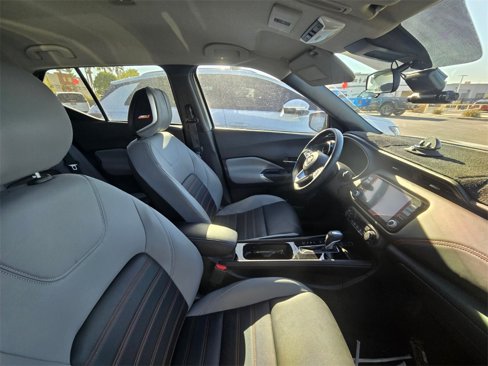 Used 2023 Nissan Kicks SR image 7