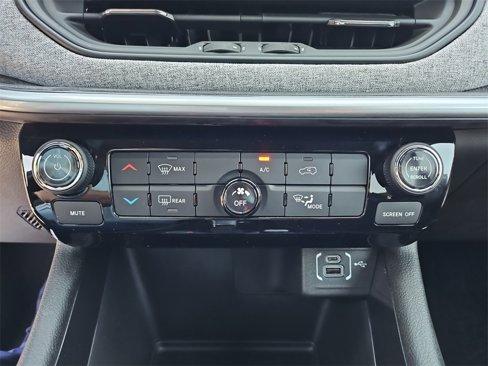 New 2025 Jeep Compass Latitude image 22