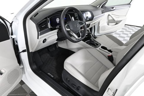 Used 2024 Volkswagen Jetta SE image 18