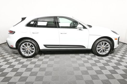 Certified 2025 Porsche Macan image 29