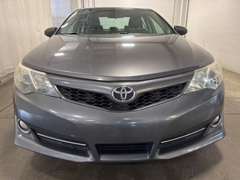 Used 2014 Toyota Camry SE image 2