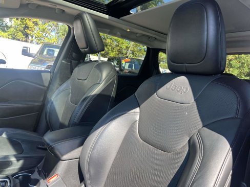 Used 2019 Jeep Cherokee Limited w/ Luxury Group image 12