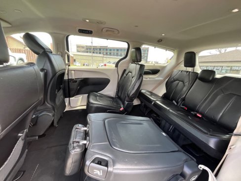 Used 2020 Chrysler Pacifica Touring-L image 33