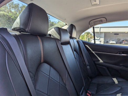 Used 2019 Toyota Camry XLE image 18