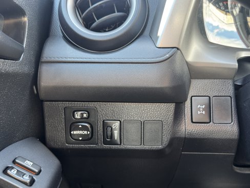 Used 2016 Toyota RAV4 LE image 30