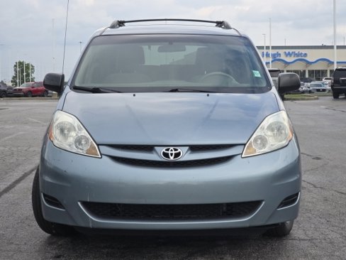 Used 2010 Toyota Sienna LE image 7