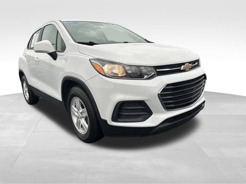 Used 2020 Chevrolet Trax LS w/ Tint and Cruise Package image 1