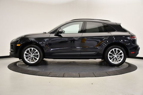 Certified 2025 Porsche Macan Turbo image 2