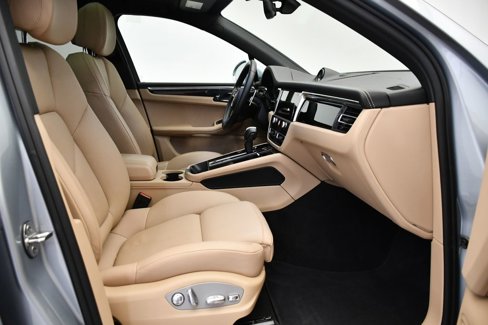 Certified 2023 Porsche Macan image 49