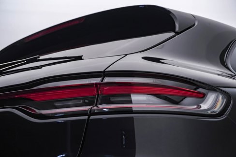 Certified 2021 Porsche Macan image 13