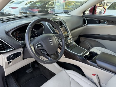 Used 2017 Lincoln MKX Reserve w/ Driver Assistance Package image 11