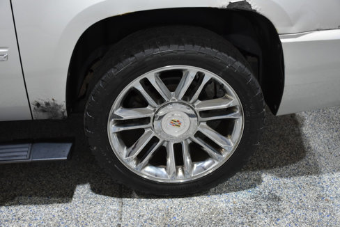 Used 2011 Cadillac Escalade ESV Premium image 16