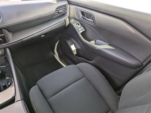 Used 2024 Nissan Rogue S image 15