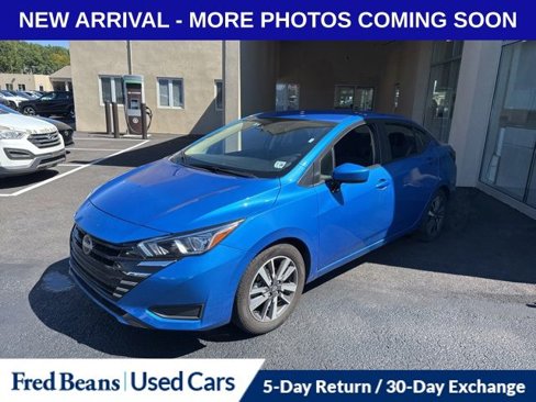 Used 2023 Nissan Versa SV image 1