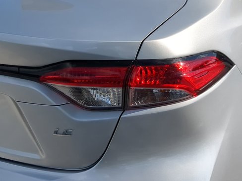 Used 2021 Toyota Corolla LE image 37