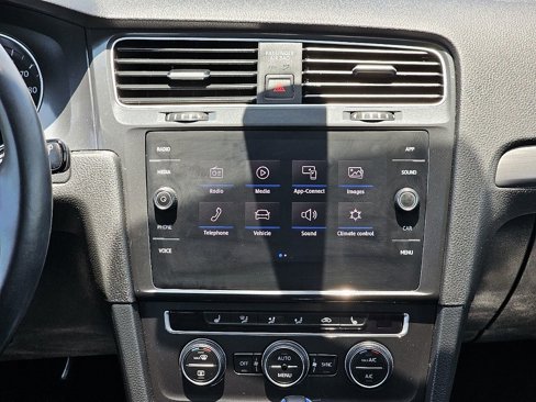 Used 2019 Volkswagen e-Golf SE w/ Driver Assistance Package image 11