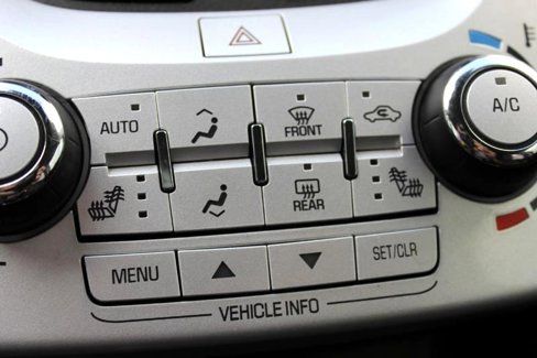 Used 2016 Chevrolet Equinox LTZ w/ Enhanced Convenience Package image 32