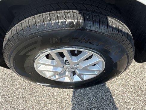 Used 2014 Nissan Frontier SV image 17
