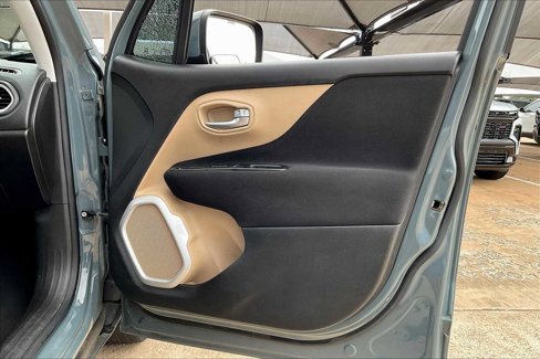 Used 2017 Jeep Renegade Latitude image 21