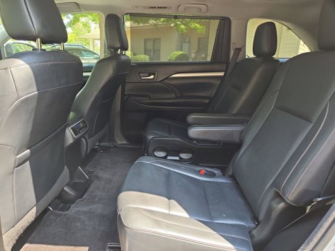 Used 2018 Toyota Highlander XLE image 13