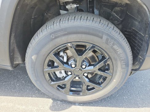 Used 2024 Jeep Grand Cherokee Altitude image 18