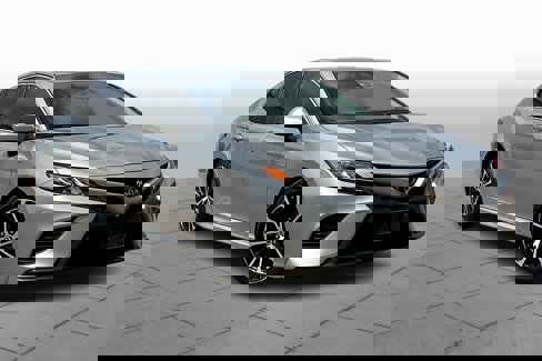 Used 2019 Toyota Camry SE image 2