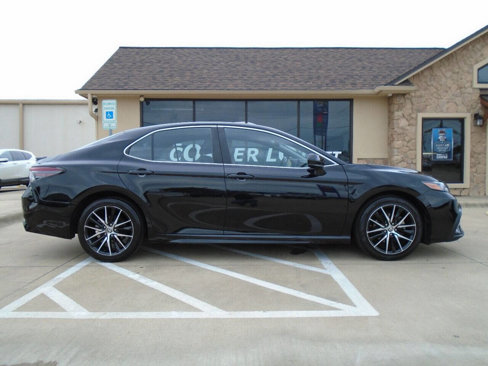 Used 2021 Toyota Camry SE image 16