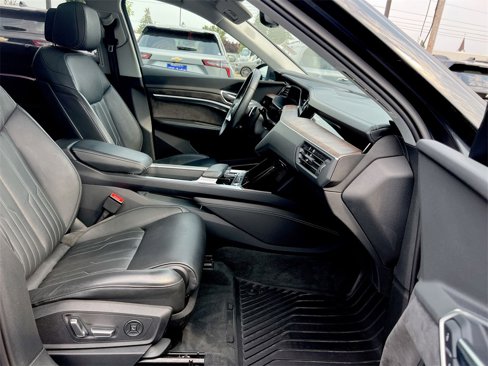 Used 2019 Audi e-tron Prestige w/ Prestige Package image 22