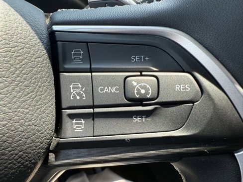 Used 2023 Jeep Grand Cherokee L Laredo image 21