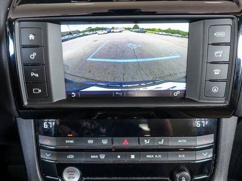 Used 2018 Jaguar F-PACE Premium image 26